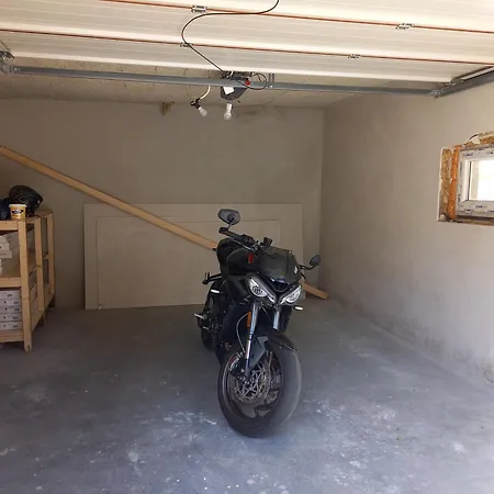 U Podnoza Zamku Chojnik *