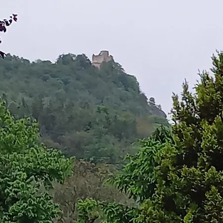 U Podnoza Zamku Chojnik