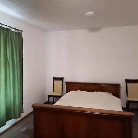 U Podnoza Zamku Chojnik * Jelení Hora