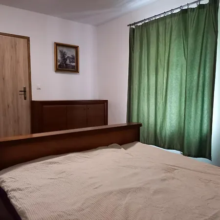 U Podnoza Zamku Chojnik * Jelení Hora