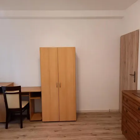 U Podnoza Zamku Chojnik *