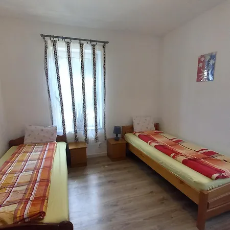 U Podnoza Zamku Chojnik Apartmán *
