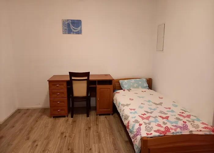 U Podnoza Zamku Chojnik *