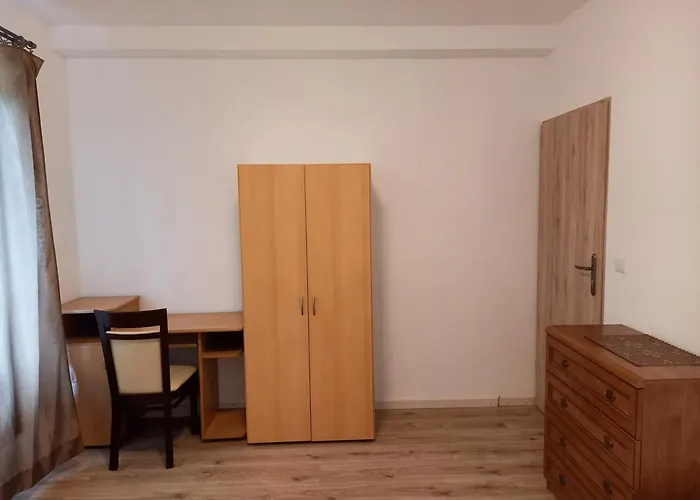 U Podnoza Zamku Chojnik *