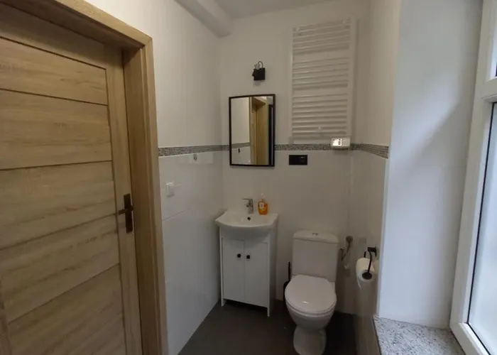 U Podnoza Zamku Chojnik