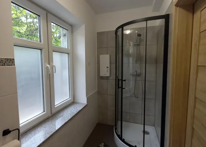 U Podnoza Zamku Chojnik Jelenia Góra